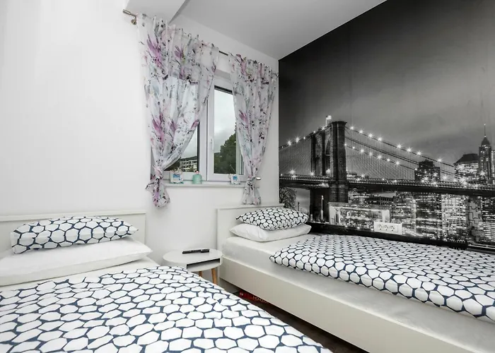 Apartment 2 Bedroom Cozy In