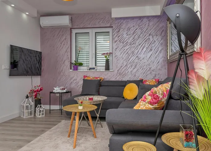 2 Bedroom Cozy In Apartment