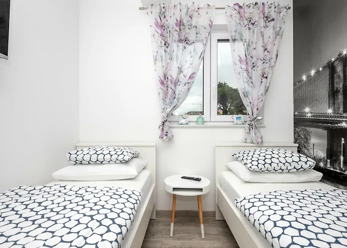 2 Bedroom Cozy In Apartment *