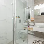 2 Bedroom Cozy In Makarska