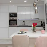 2 Bedroom Amazing In Apartment