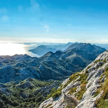 2 Bedroom Cozy In Апартаменти