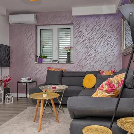 Awesome In With Kitchen Apartament