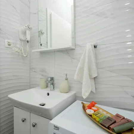 Apartament Awesome In With Kitchen *