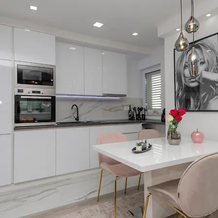 Awesome In With Kitchen *