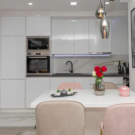 Awesome In With Kitchen Apartament