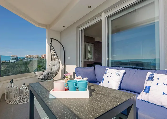 2 Bedroom Cozy In Apartament