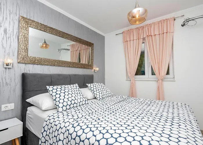 Apartament 2 Bedroom Cozy In Makarska